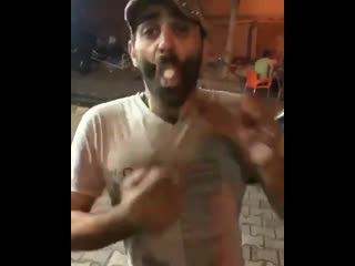 video мужик заглатывает целый банан одним махом это не реально очень смешно супер видео это хит прикол ржака ужас шок sex
