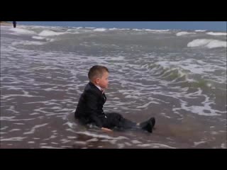 video вот как надо встречать 1 сентября школьник в море очень смешно супер видео прикол ржака до слез ужас шок голые sex