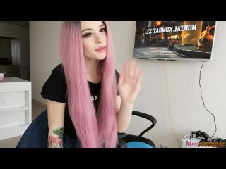 video розовая слизывает сперму с пальцев sex
