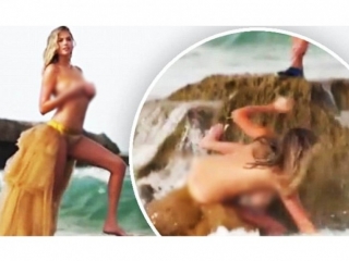 video голая модель кейт аптон упала со скалы во время съёмок kate upton sex