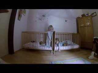 video родители поставили скрытую камеру в комнате близнецов и не прогадали sex