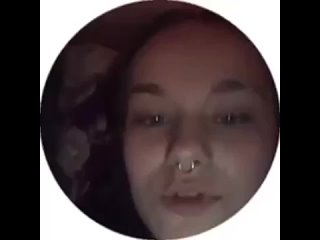video две зумерши хвастаются своими постельными подвигами sex