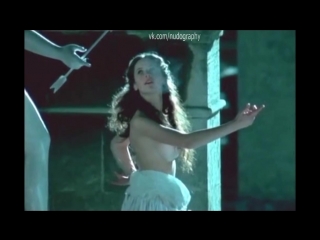 video обнажилась у статуи фелисити джонс felicity jones голая в сериале слуги servants 2003 s01e01 sex