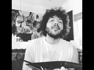 video публикация в instagram бенни бланко this is me working on our song while eating breakfast that tastes like sex