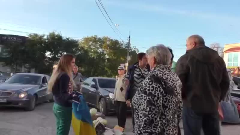 video блогерша гуляла по крыму с флагом под которым убивают русских донбасса sex