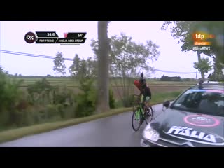 video cyclist pissing during giro ditalia race sex