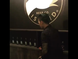 video ig vid loco джей пак притворяется барменом для simond и gray 05072016 sex