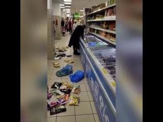 video покупатель неадекватно ведет себя в магните sex