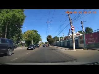 video голая девушка прыгнула на капот водителю в симферополе sex
