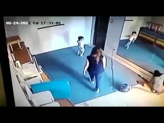 video воспитательница частного молодые садила регулярно избивала ребенка аутиста ребёнок на видео инвалид аутист ему 18 sex