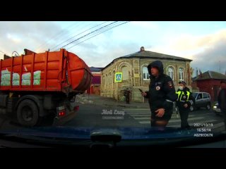 video 18 летнюю девушку сбил камаз на пешеходном переходе sex