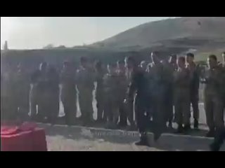 video чеченские муртады на вручении краповых беретов отказывались вставать на колено и целовать берет sex