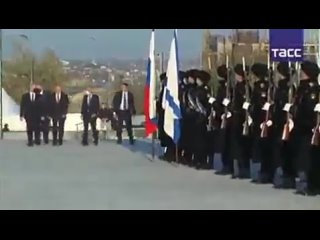video старая восточная традиция халиф хан не может выйти без отряда нукеров янычар и кунаков sex