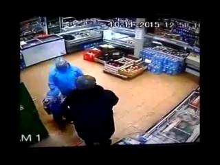 video мать ногами била малыша на глазах покупателей магазина в лабытнанги видео sex