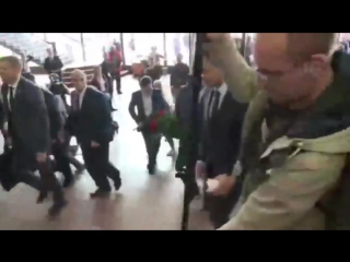 video порошенко на прощании с убитым шереметом крикнули хватит журналистов хоронить sex