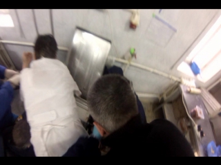 video руку женщины зажало в тестораскаточной машине в челябинске sex