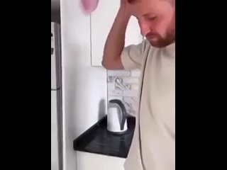 video эта девушка специально побрилась налысо чтобы парень не хватал её за волосы sex