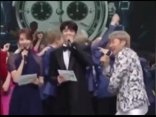 video absolutely devastated bc i just remembered that bts started their year off with a group hug sex