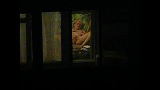 video соседка мастурбирует в окне напротив спалили скрытая камера подсмотрено spycam подгляд эротика секс порно дрочит sex