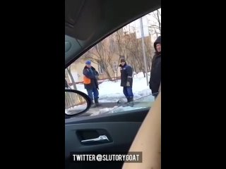 video деа катается по городу и показывает сиськи прохожим и водителям даже полицейские заценили ее сиськи русское sex