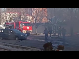 video крытый рынок центр донецка горят автомобили полыхают магазины сотрудники мчс локализируют огонь некогда самое sex