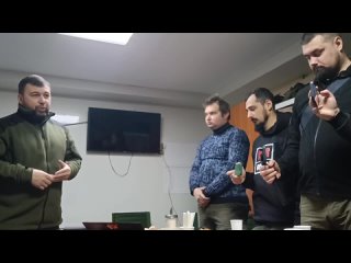video теплая встреча состоялась с военкорами в одном из армейских подразделений поздравили их с днем российской печати sex