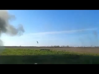 video архивное видео но в нем иллюстрация всего контрнаступления хохлов хамви всу подрывается на мине где то в полях sex