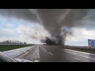 video массивный торнадо бушует в небраске айове и техасе так в нескольких городах небраски десятки домов были разрушены sex