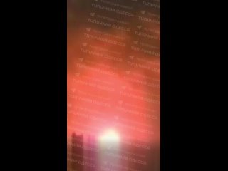 video серия мощных взрывов в одессе не менее 3 прилетов гераней местные паблики сообщают что российские ударные sex