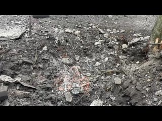 video ещё последствия прилёта в районе шахтёрской площади по дополнительной информации в результате обстрела также ранен sex