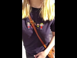 video молодые показала грудь красотка разделась на камеру сиськи грудь попа жопа одногруппница одноклассница киска hot 18 sex