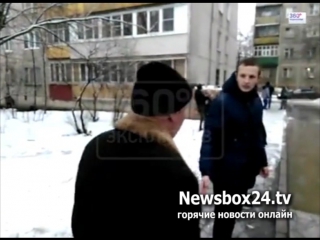 video сотрудники коммунальных служб раскурочили легковой автомобиль пытаясь вытащить его из ямы sex