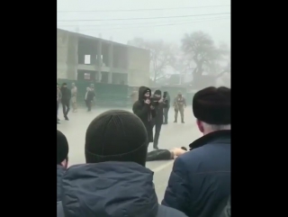 video тело боевика убившего начальника отделения полиции в чечне кинули на площади sex