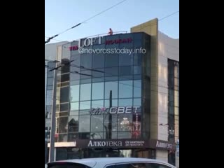 video на крыше здания замечена голая женщина sex