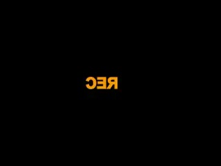 video красивая девушка раздевается и начинает мастурбировать свою киску членом sex