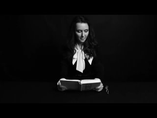 video елена испытывает оргазм во время чтения секс стонет кончать эротика порно sex