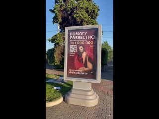 video в самом центре красноярска застенчиво прячет в розах трепетные груди голая целительница алена sex