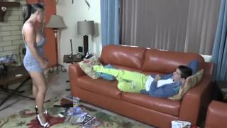 video мачеха убиралась в квартиревозбудилась и соблазнила пасынка мамки milf домашнее porn порно инцест секс hardcore sex