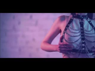 video порно секс сексуальное белье красивая девушка показывает портупею sex