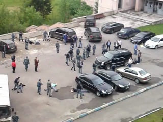 video чеченские студенты попытались отбить своих земляков у омона sex