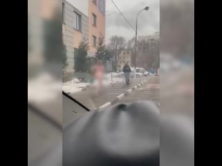 video голая женщина преследует полицейского sex