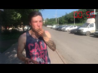 video предлагаю прохожим съесть 3 печеньки за 5000 рублей челлендж и соревнования а4 sex