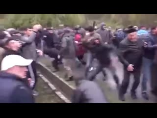 video жесть происходит в грузии чеченцы выгнали грузинский спецназ из панкисского ущелья даже бабушки бьют полицейских sex