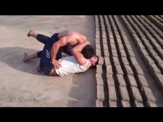 video уличная драка два спортсмена раз на раз sex