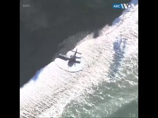 video легкомоторный самолет с тремя человеками на борту совершил жесткую посадку на пляж в городе карлсбад штат sex
