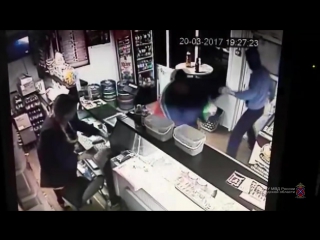 video любитель пива в одиночку защитил бар от налетчиков в волгограде видеожесть sex