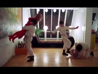 video заводной апельсин clockwork orange 1971 сцена молодые нападение на дом писателя im singing in the rain sex