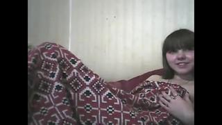 video милашка с маленькой грудью показывает свое молодое тело в вирте teen small tits sex