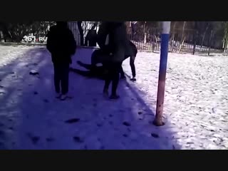 video прыгали на голове в новошахтинске компания школьников избила новенького и сняла всё на видео sex