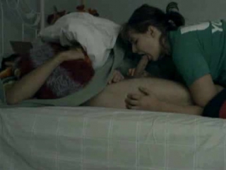 video очень красиво сосёт спящему мужу минет sex